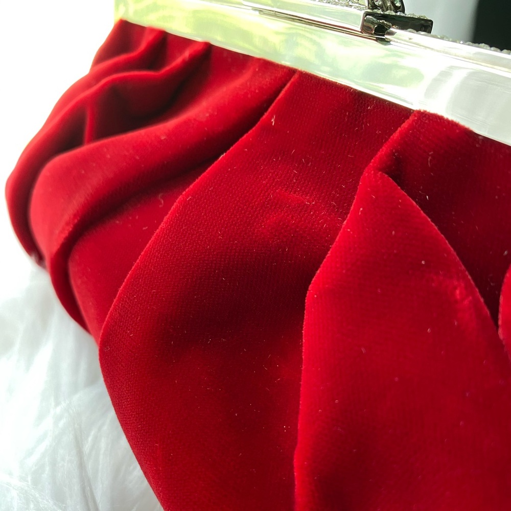 Judith Leiber Couture "Natalie" velvet clutch bag. - Picture 9 of 12
